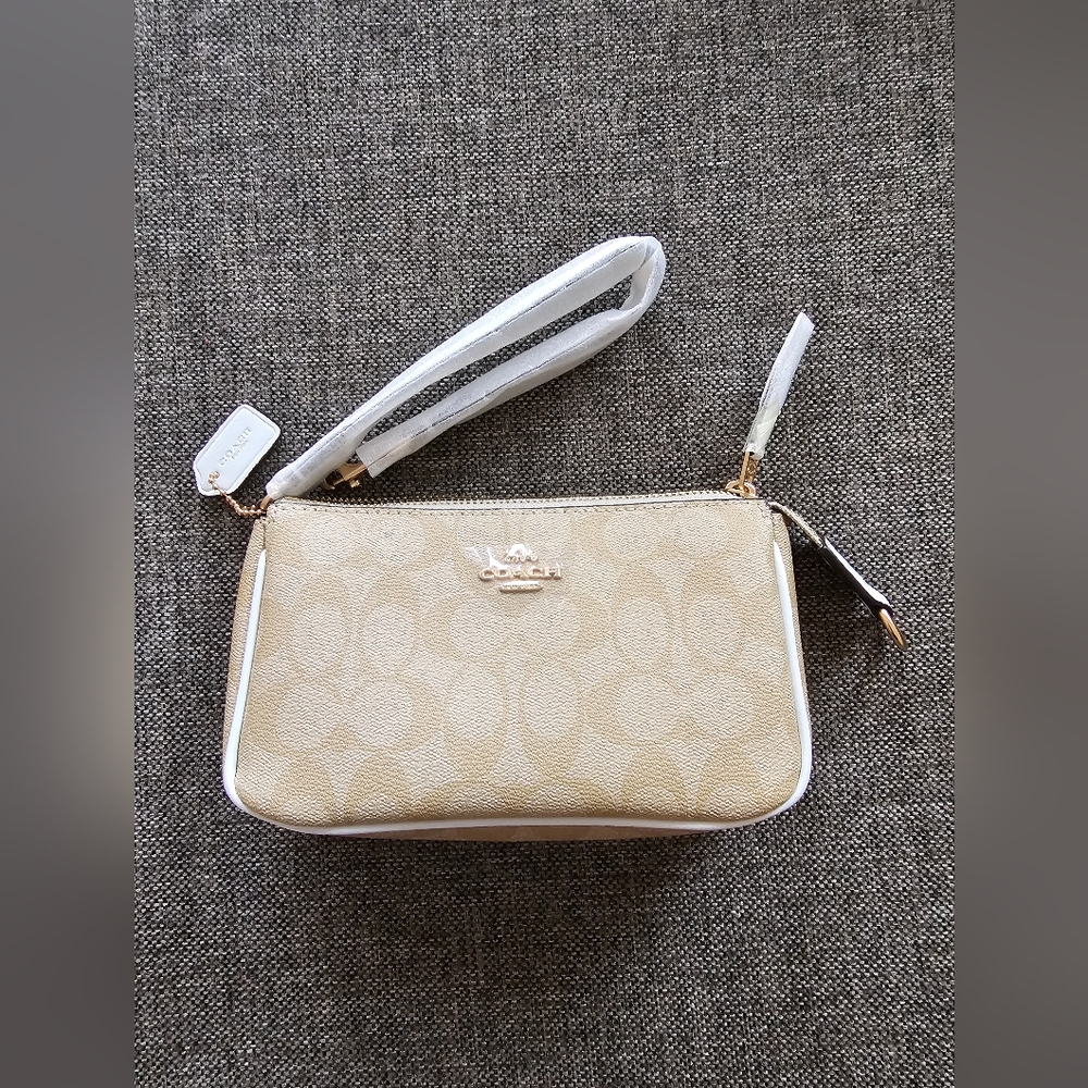COACH NOLITA 19